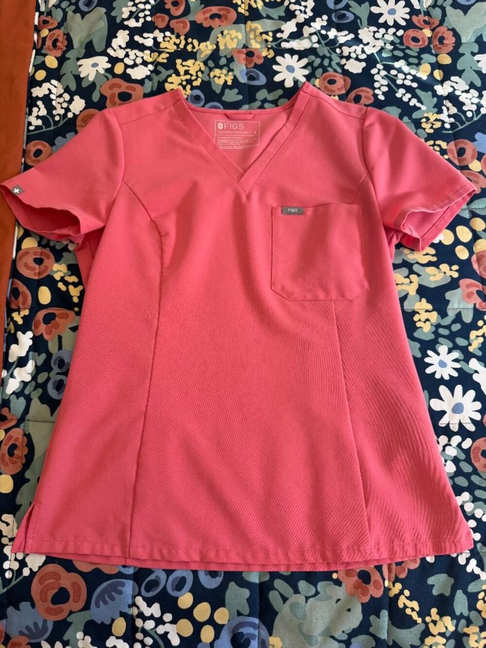 Figs Desert Rose Slim Catarina One-Pocket Scrub Top